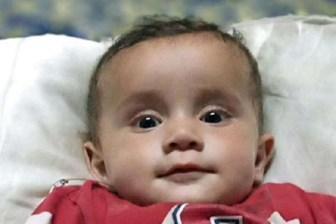 Soluk borusuna süt kaçan bebek vefat etti Soluk borusuna süt kaçan bebek vefat etti